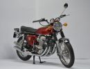 Image d'une moto Honda 750 rouge..